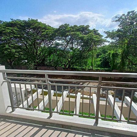Acacia Estates Taguig Aparthotel Manila Eksteriør bilde