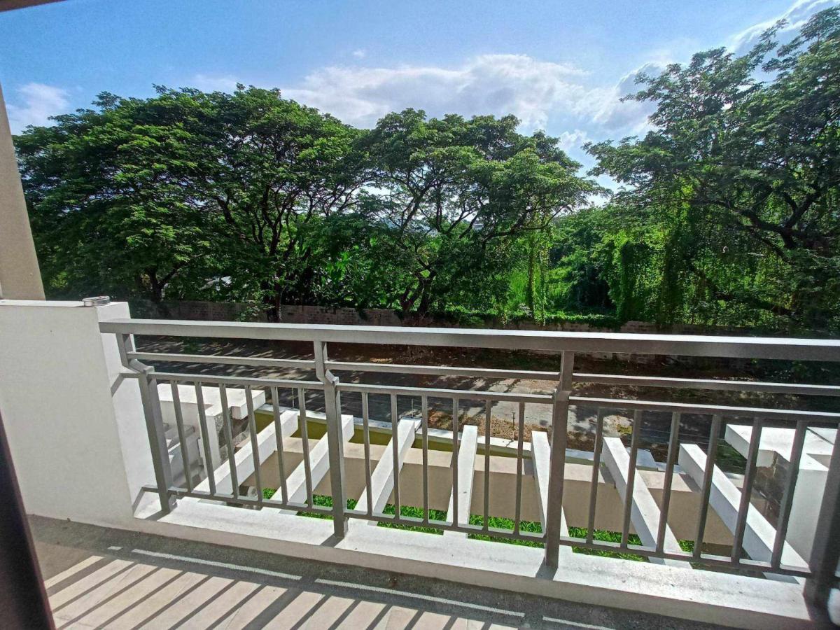 Acacia Estates Taguig Aparthotel Manila Eksteriør bilde
